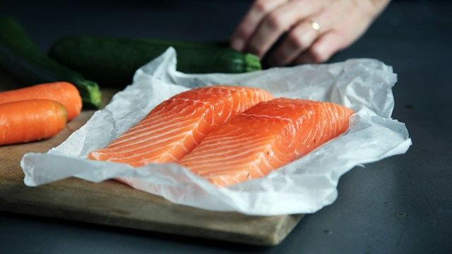 Consuming raw fish may cause acute kidney failure